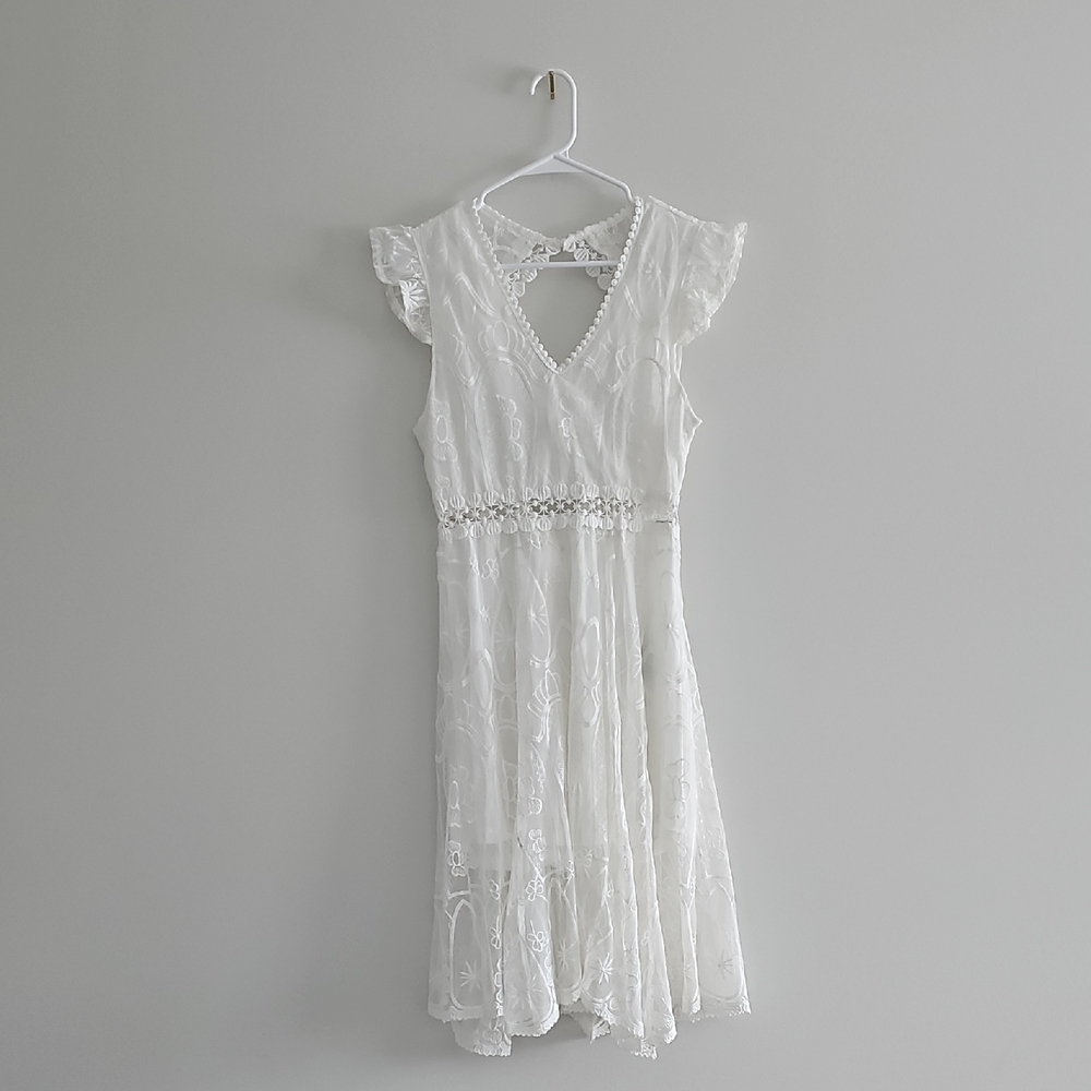 Elegant White Lace Dress